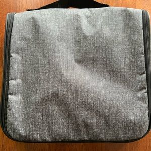 Thirty-One Hanging Traveler Case